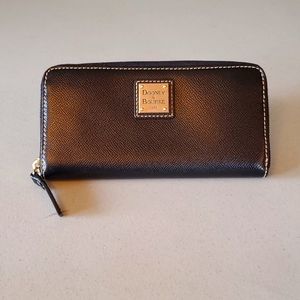 DOONEY & BOURKE  BLACK LEATHER WRAP AROUND WALLET